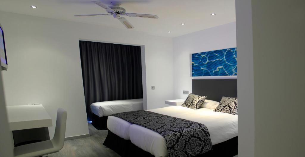 Dreibettzimmer mit Meerblick (2 Erwachsene + 1 Kind)